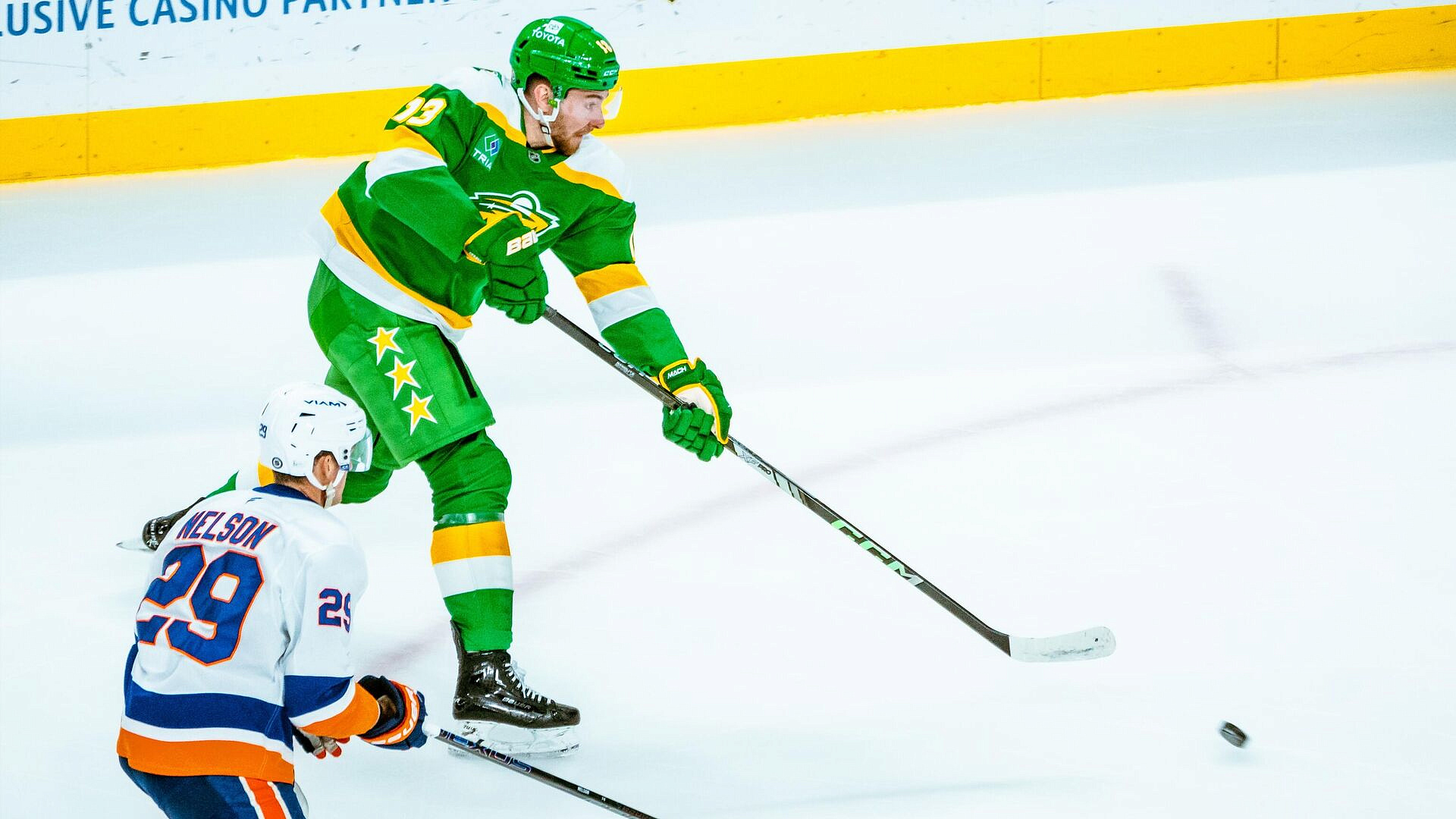 Хоккеист "Миннесоты" Тренин получил травму в матче с "Далласом"