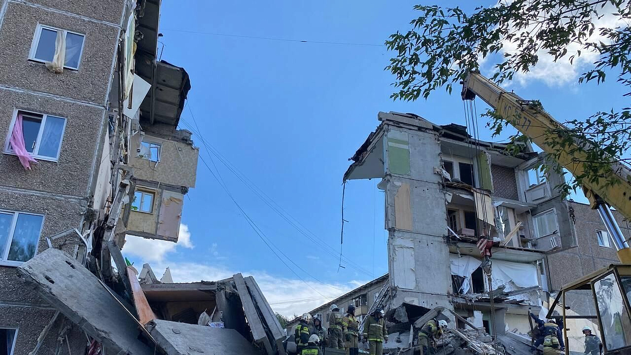 В Нижнем Тагиле у разрушенного дома появился стихийный мемориал