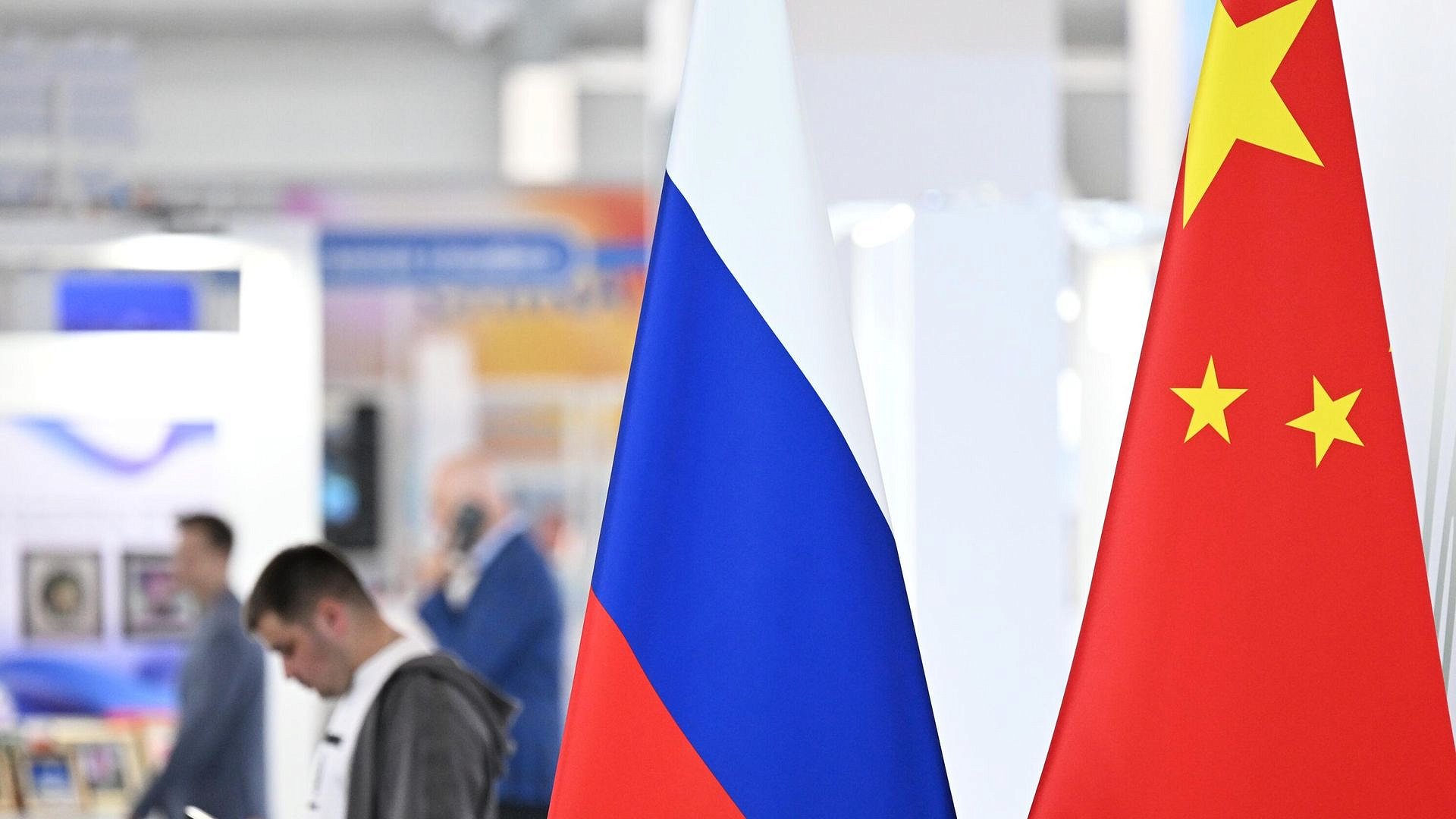 Россия планирует увеличить число авиарейсов с Китаем