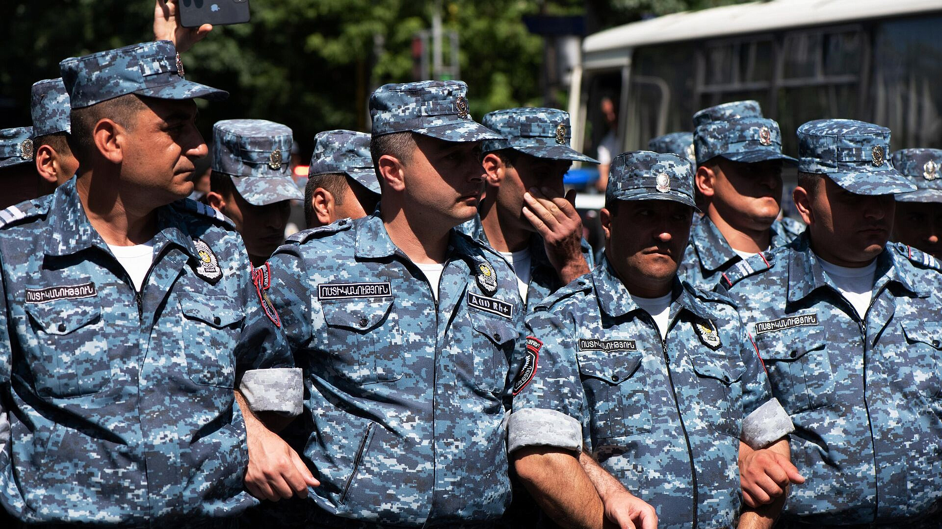 В Армении протестующие перекрыли трассу