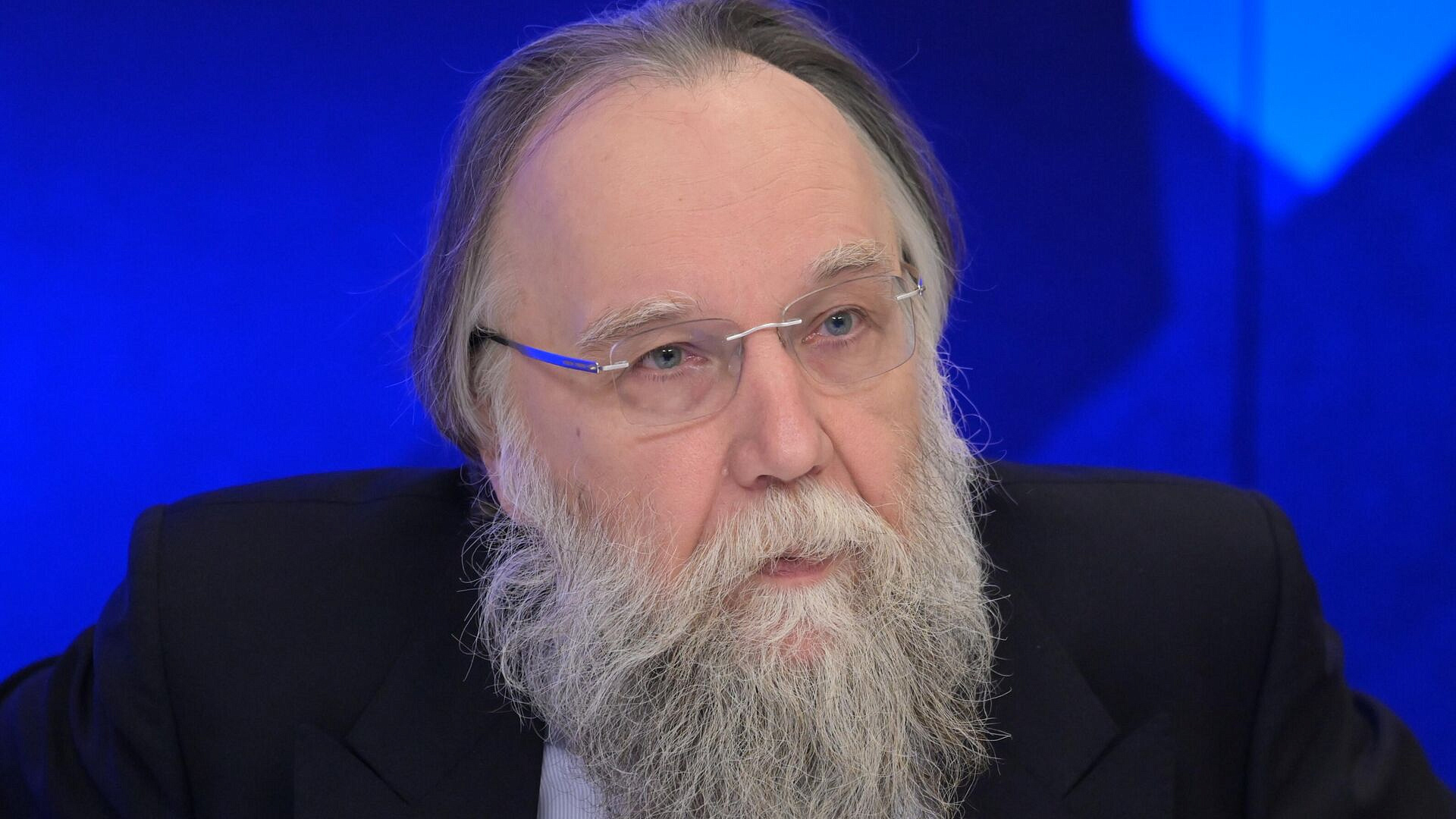 Путин унаследовал Россию как вагонетку, несущуюся в бездну, считает Дугин