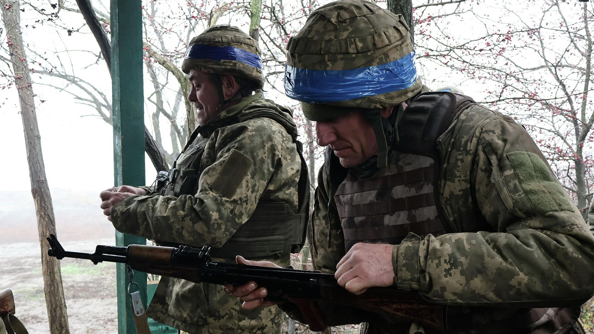 Беженец рассказал что ВСУ намеренно ударили по подвалу с людьми в Родинском