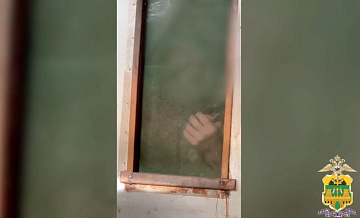 На Кубани мужчина заперся угрожал взорвать гранату на заброшенной ферме