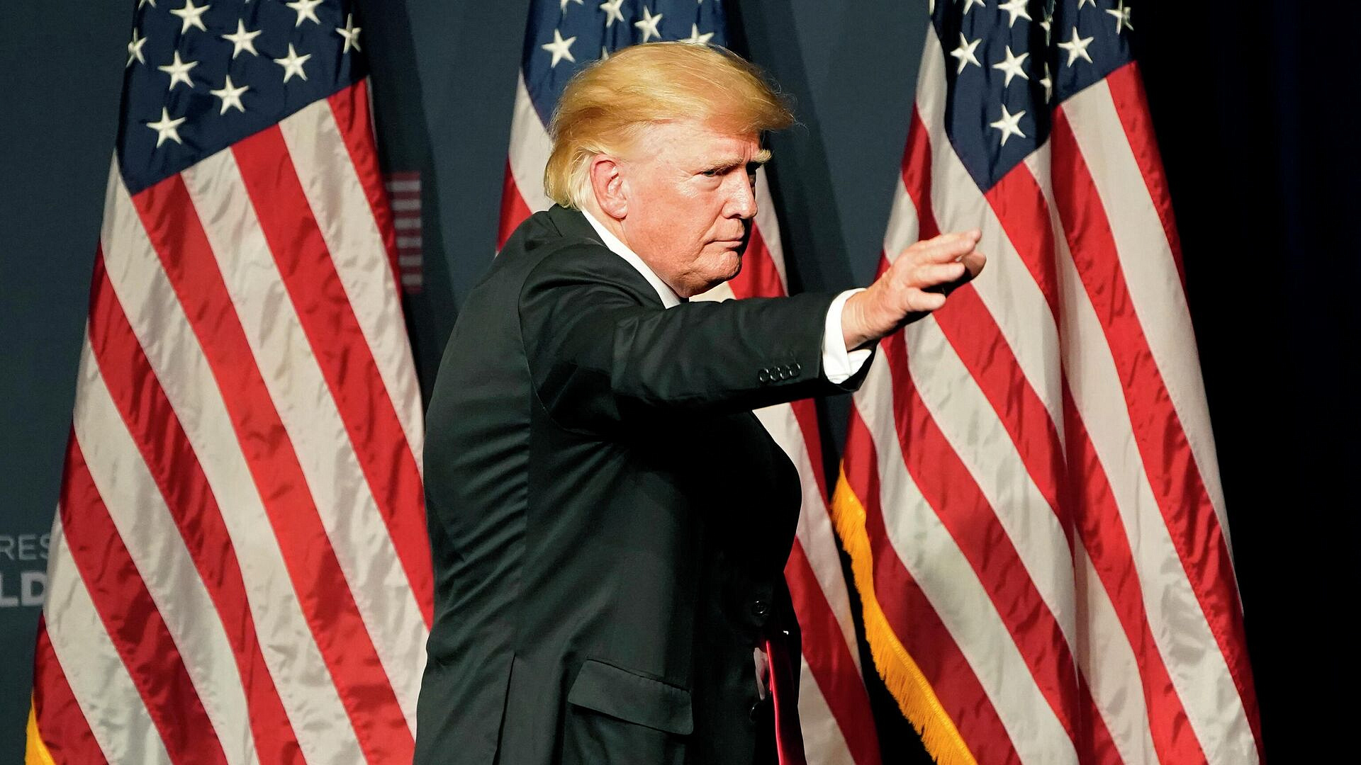 Трамп усиливает давление на республиканских "ястребов", пишут СМИ Трамп усиливает давление на республиканских "ястребов", пишут СМИ