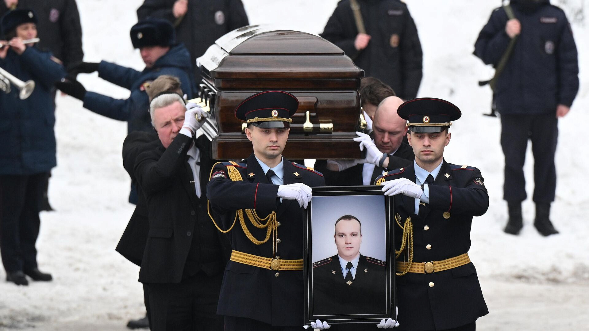 В Москве завершилось прощание с погибшим при взрыве сотрудником ДПС  