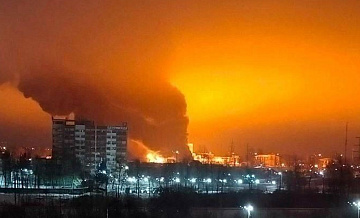 В Ленинградской области потушили пожар на промзоне