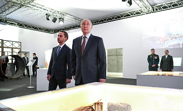 Путину показали макет фрагмента трубы, задействованной в операции "Поток"