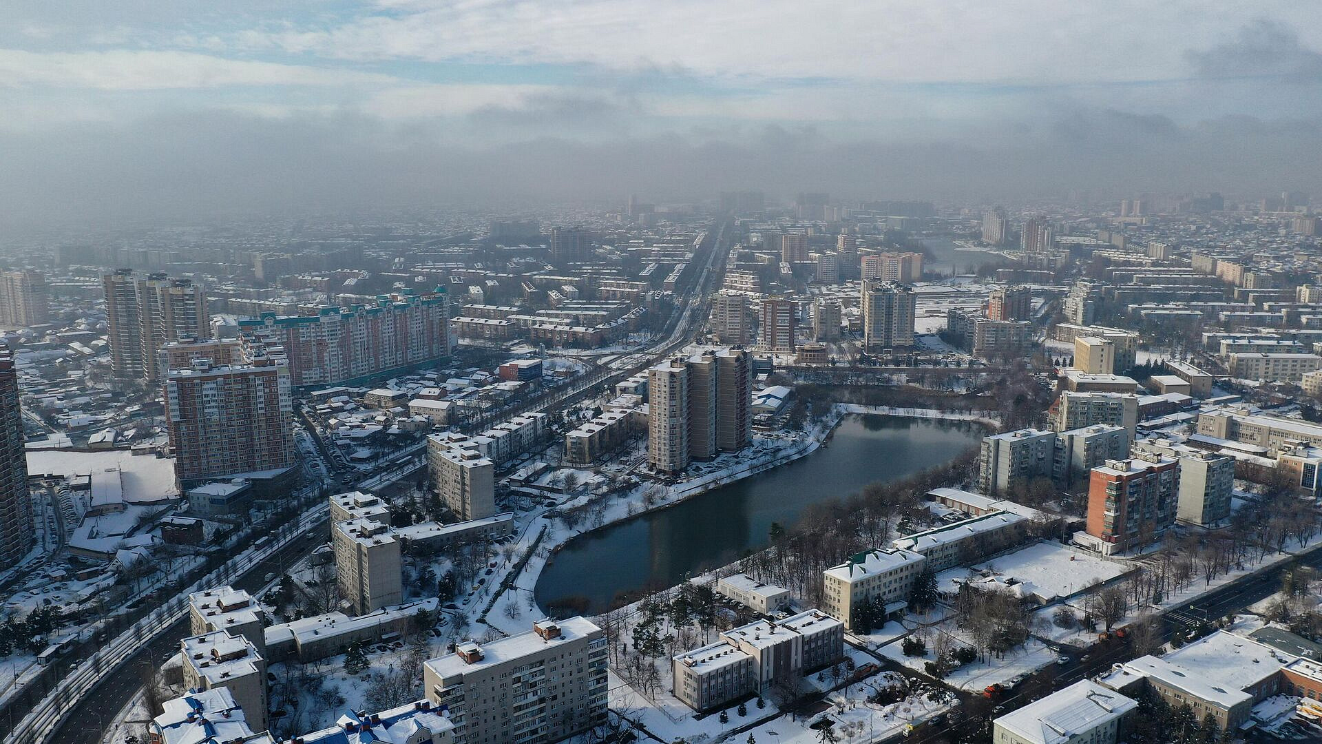 Украинский беспилотник повредил жилой комплекс "Центральный" в Краснодаре