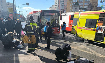 На водителя автобуса, пассажиров которого сбили в Казани, завели дело
