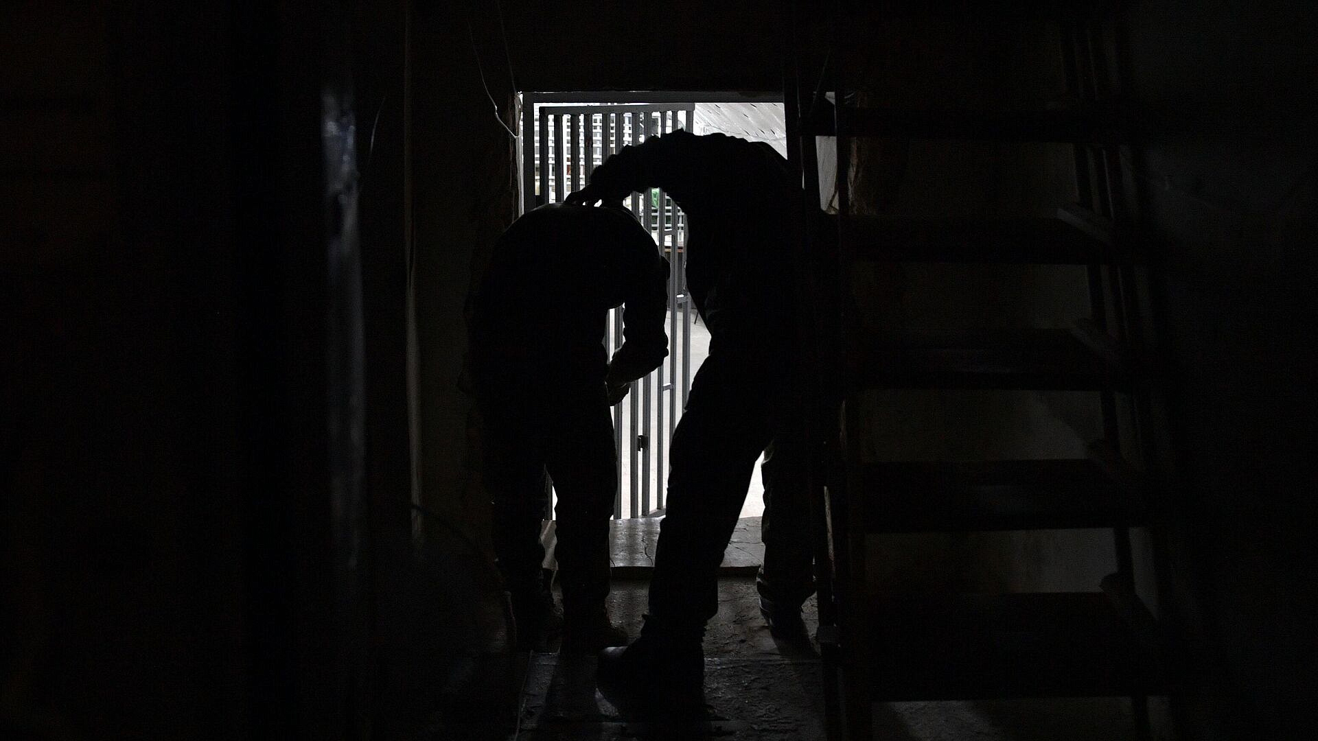 Взятка за пребывание в тылу возросла втрое, рассказал украинский пленный