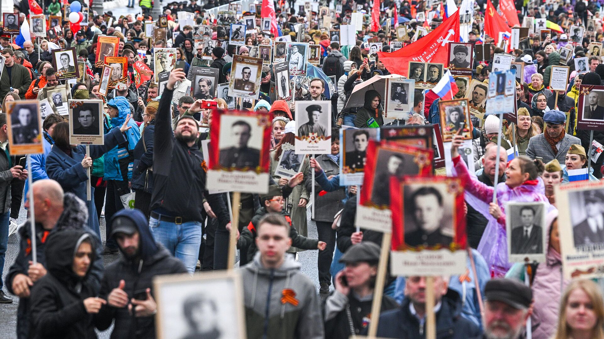 Сотни человек прошли в строю "Бессмертного полка" на Кипре