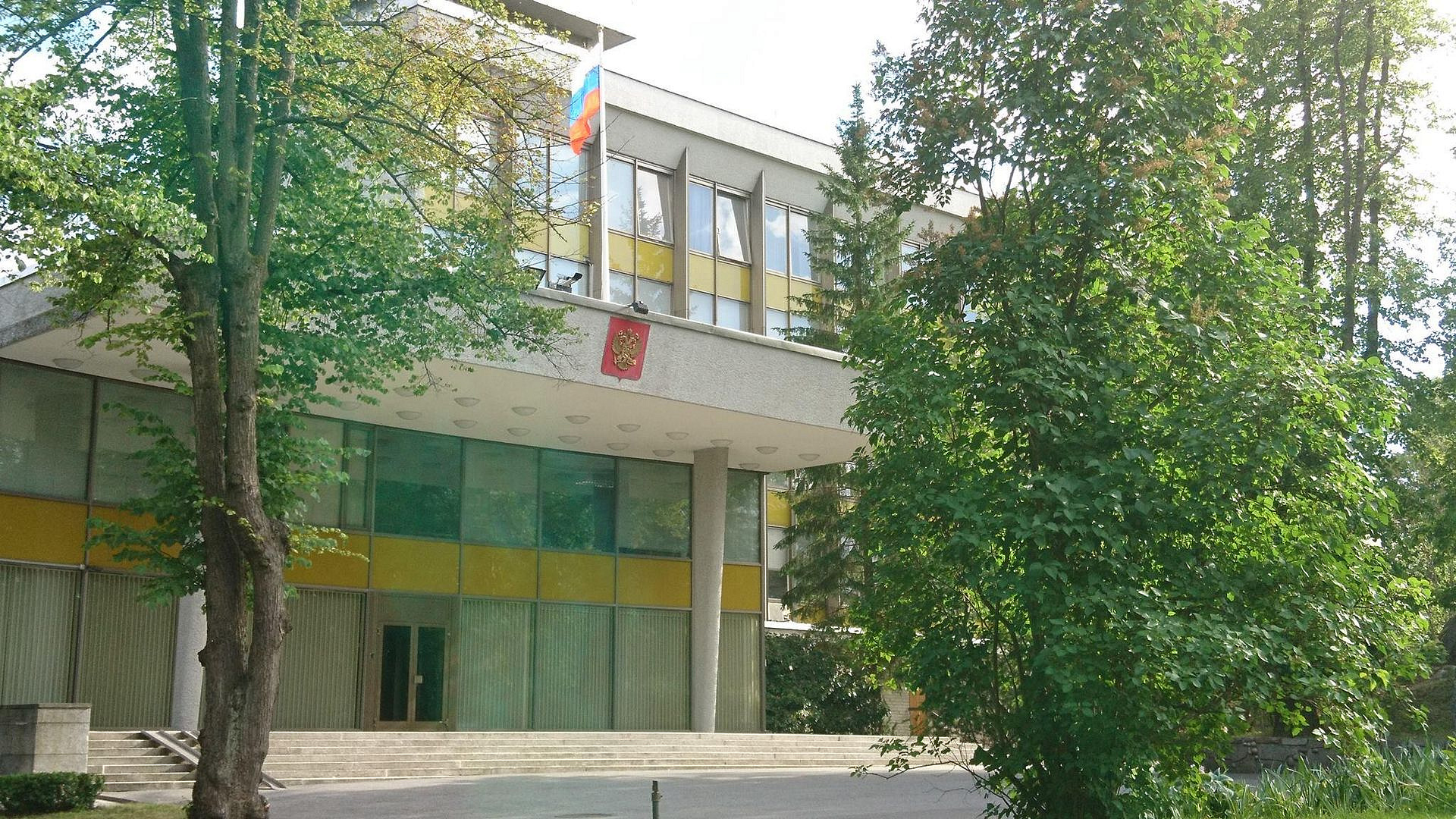 Шведы еженедельно спрашивают о переезде в Россию, рассказал посол