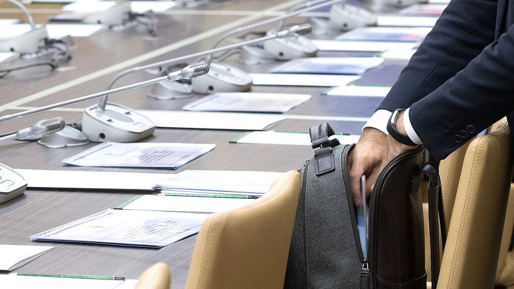 Курские чиновники незаконно получили 805 миллионов рублей на контрактах