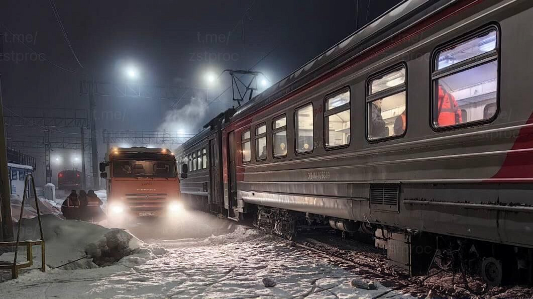 Движение поездов ограничили в Новосибирской области из-за размыва насыпи