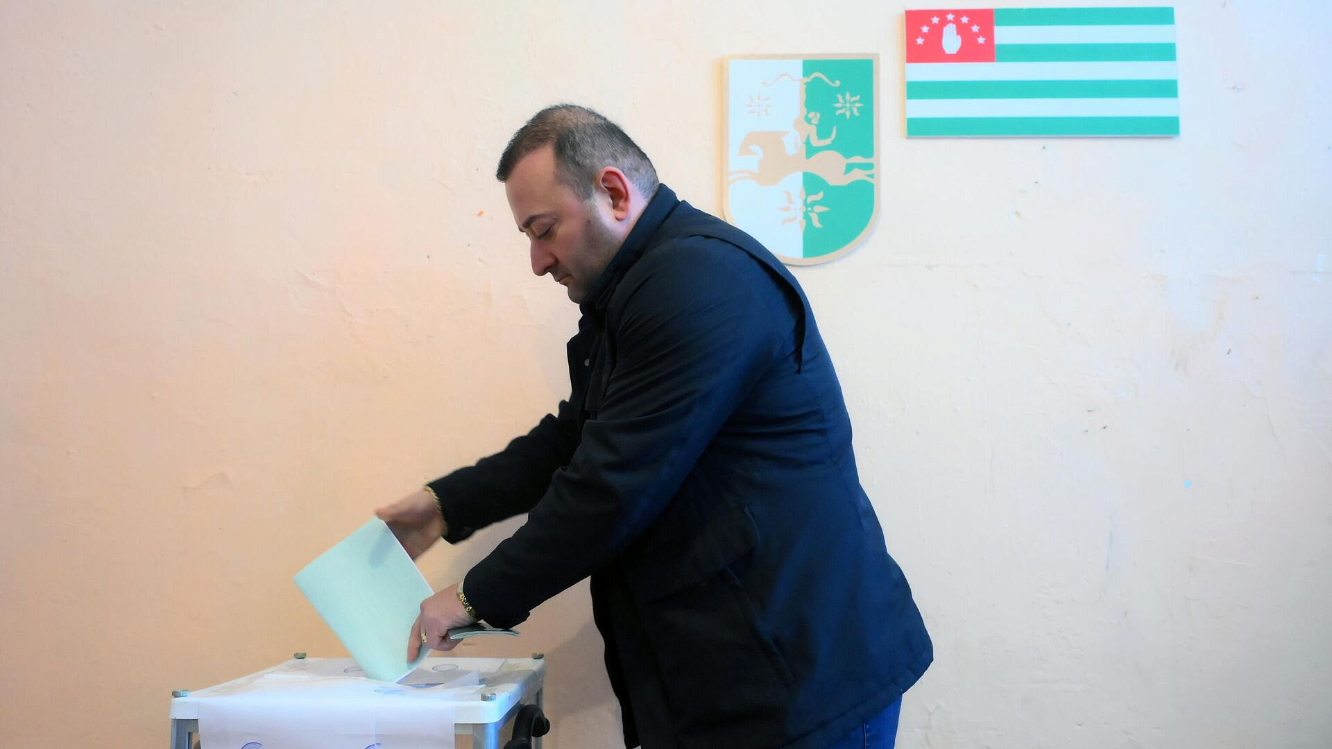 Явка на выборах президента Абхазии к 12:00 составила 21 процент