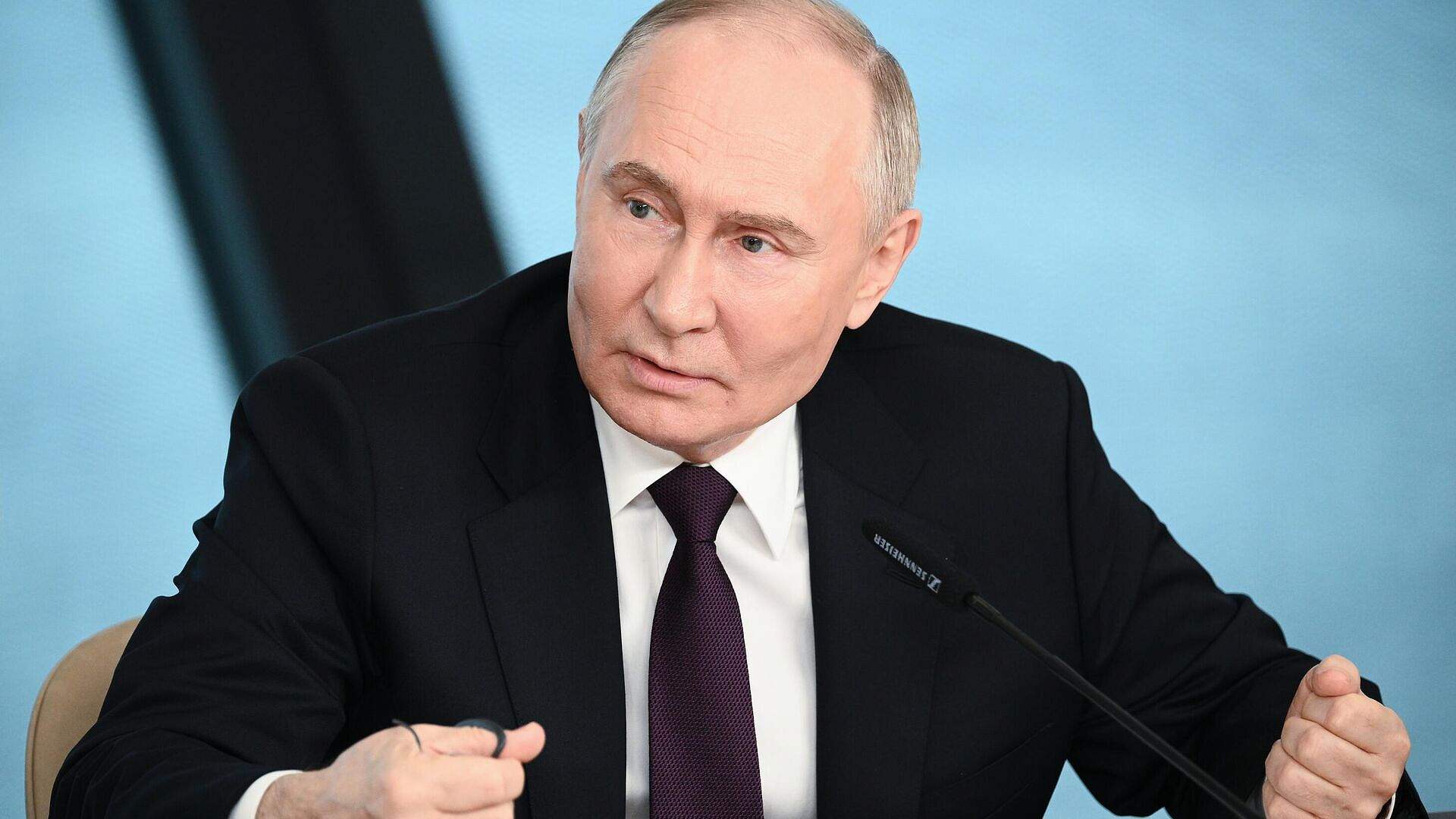 На Украине за дезертирство возбуждено 200 тысяч уголовных дел, заявил Путин