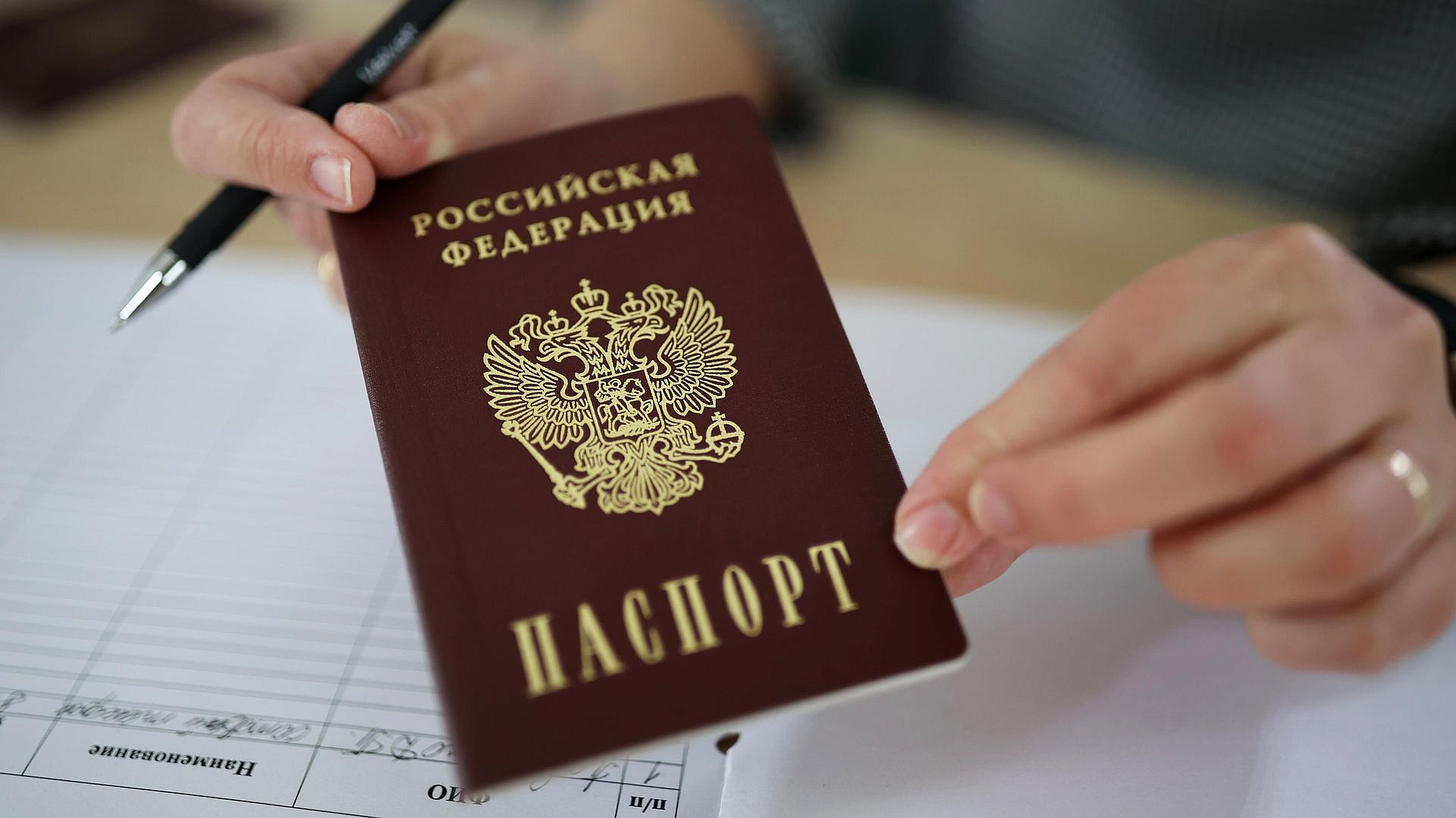 Юрист рассказал, какие отметки обязательно должны быть в паспорте