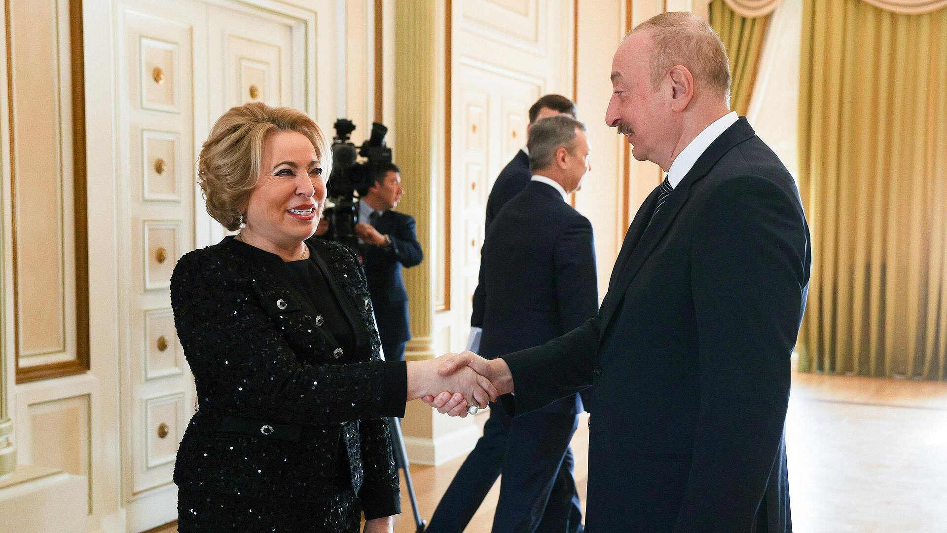 Матвиенко передала Алиеву привет от Путина