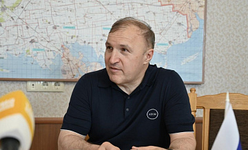 Кумпилов вручил первые паспорта юным жителям Адыгеи