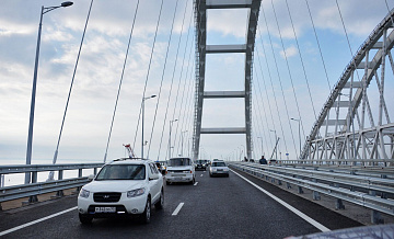 Число машин в очереди у Крымского моста превысило 1,1 тысячи