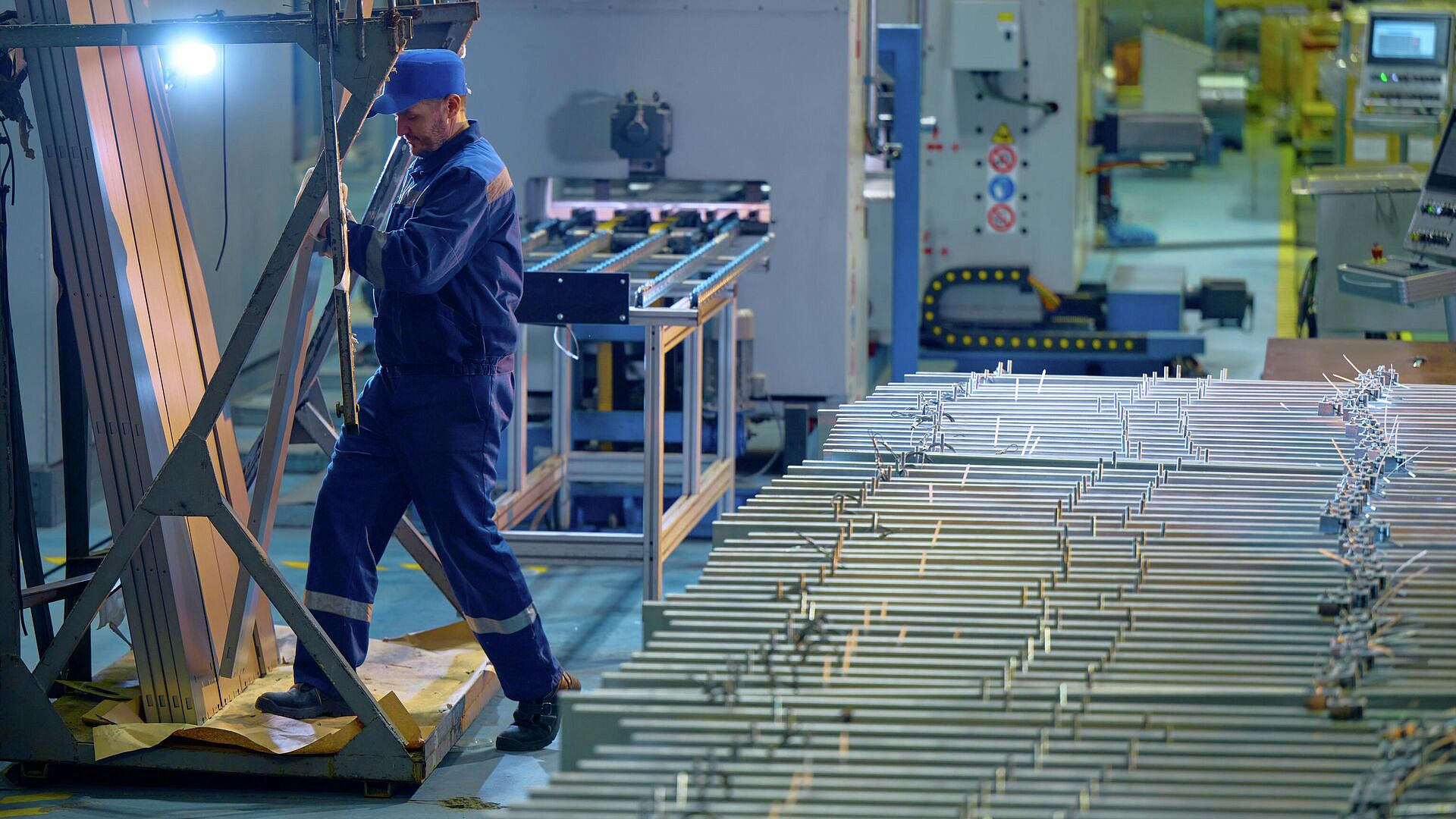 Ликсутов: объекты ОЭЗ "Технополис Москва" оснащаются лифтами КМЗ