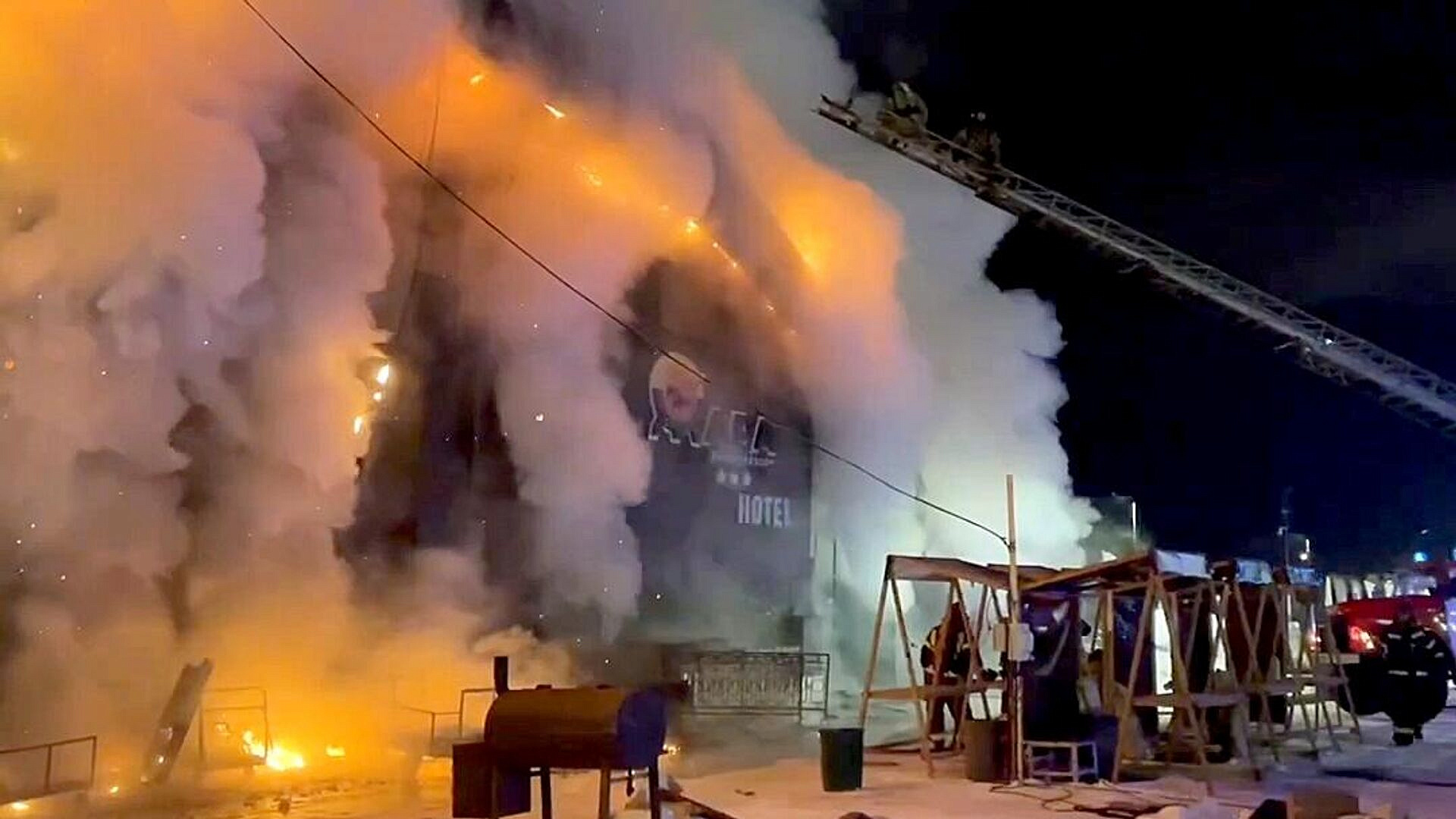 В Тольятти потушили пожар в гостиничном комплексе