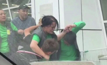 Во Владивостоке закрыли ТЦ, где отравились девять человек