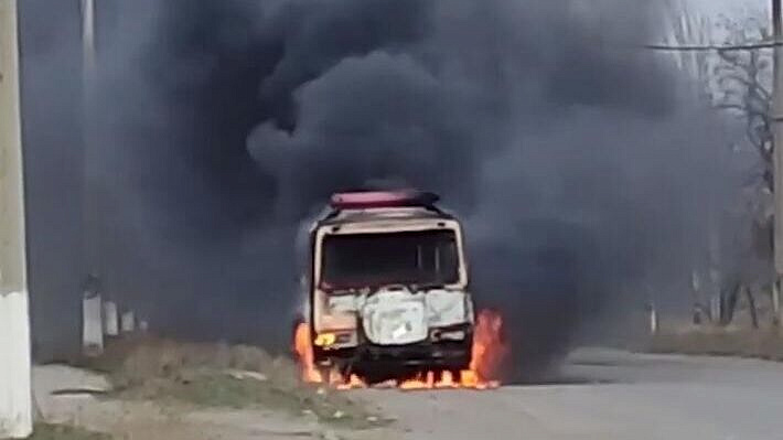 В Горловке из-за атаки беспилотника загорелся автобус