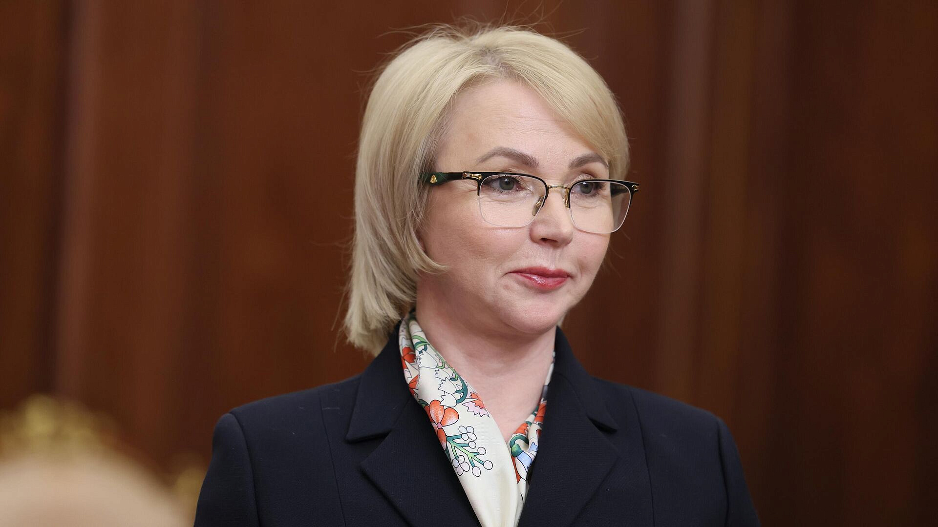 Путин поинтересовался у врио главы НАО, освоилась ли она на новом месте Путин поинтересовался у врио главы НАО, освоилась ли она на новом месте