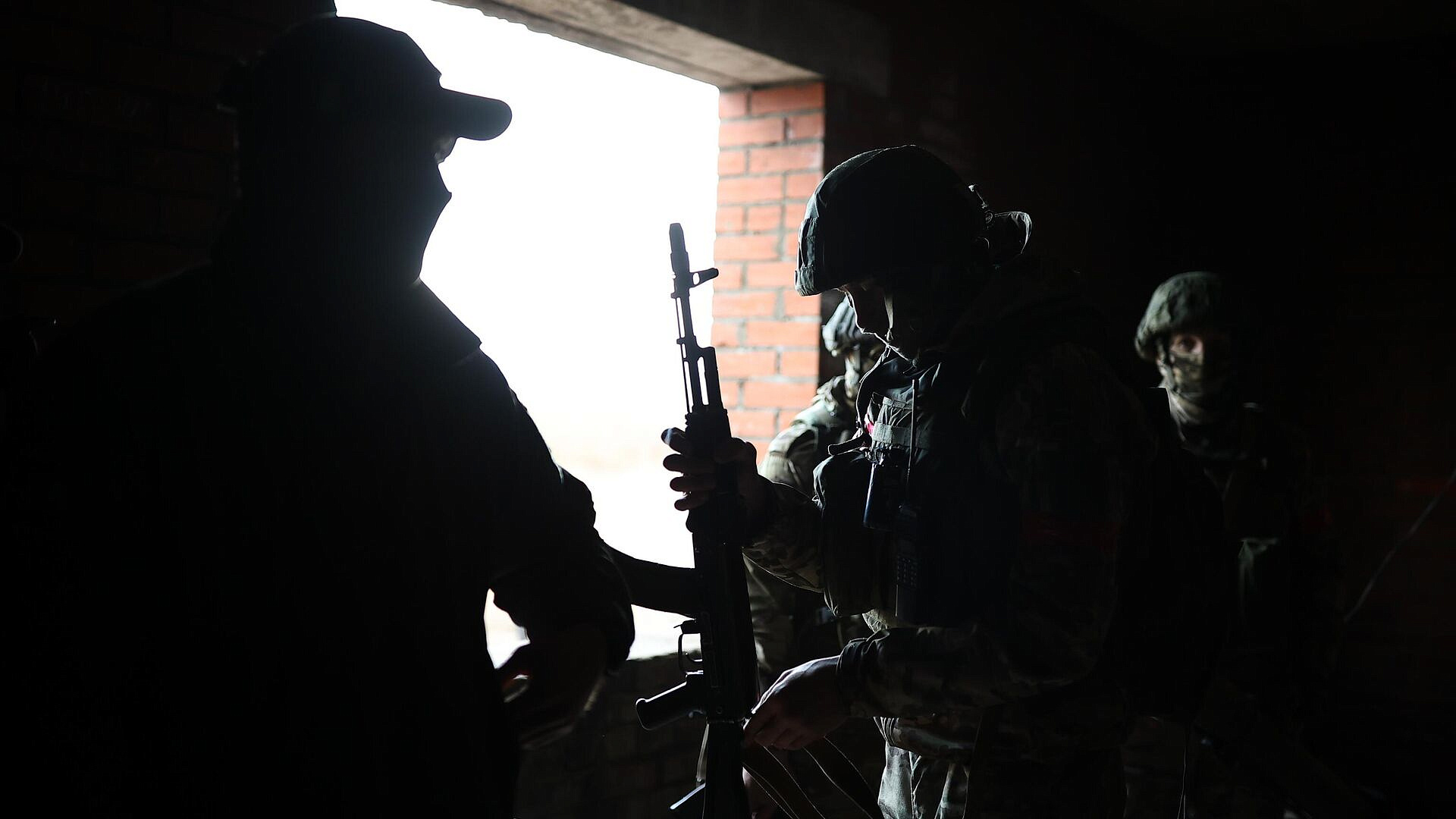 Российские военные эвакуировали жителей харьковского поселка Двуречная