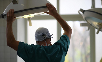 Росздравнадзор выяснит причины смерти женщины при операции в Подмосковье