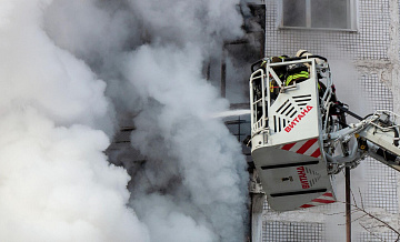 Сотрудники МЧС спасли мужчину, из горящего здания во Владивостоке
