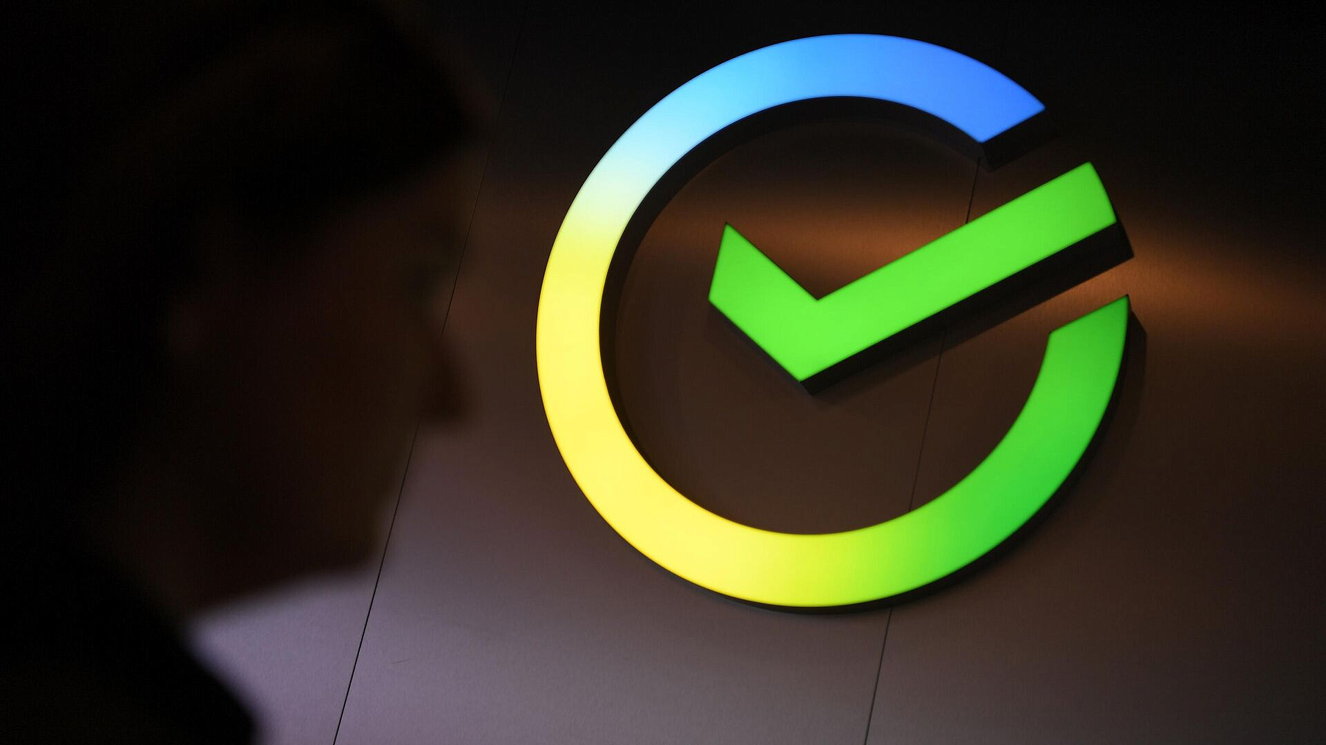 "Сбер" представил новое поколение ИИ-помощника "Гига Чат" 