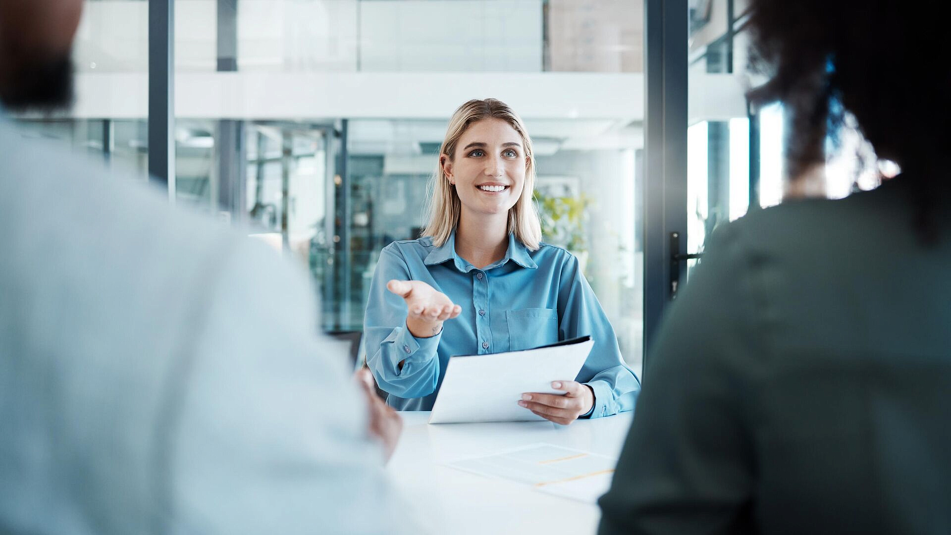 Оплата кредита стала одним из желанных подарков к 8 марта, показал опрос