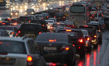 На трассе "Нева" из-за ДТП перекрыли движение в сторону Москвы