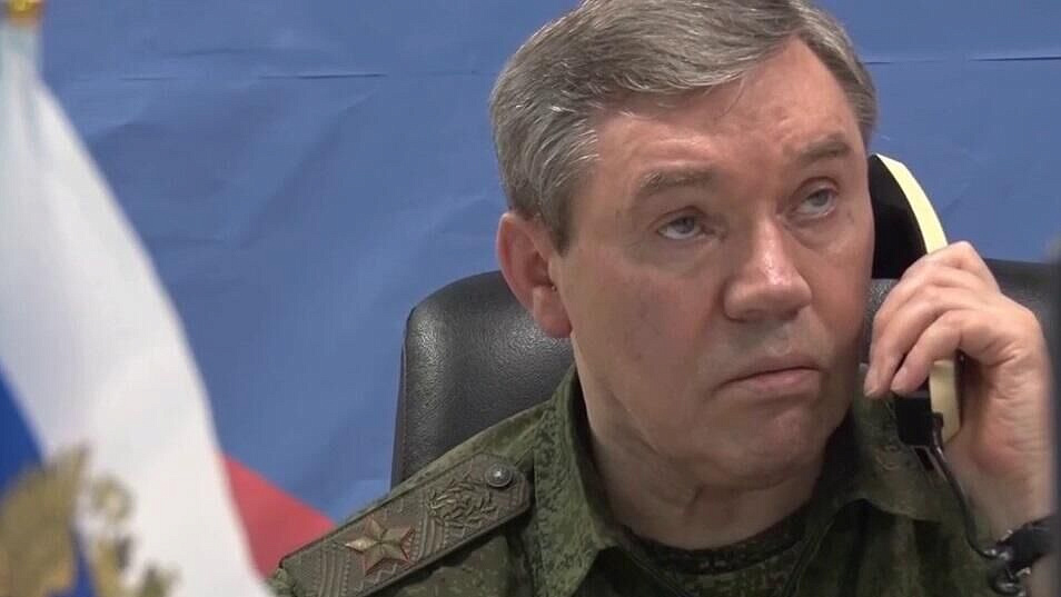 Герасимов посетил командный пункт группировки войск "Восток"