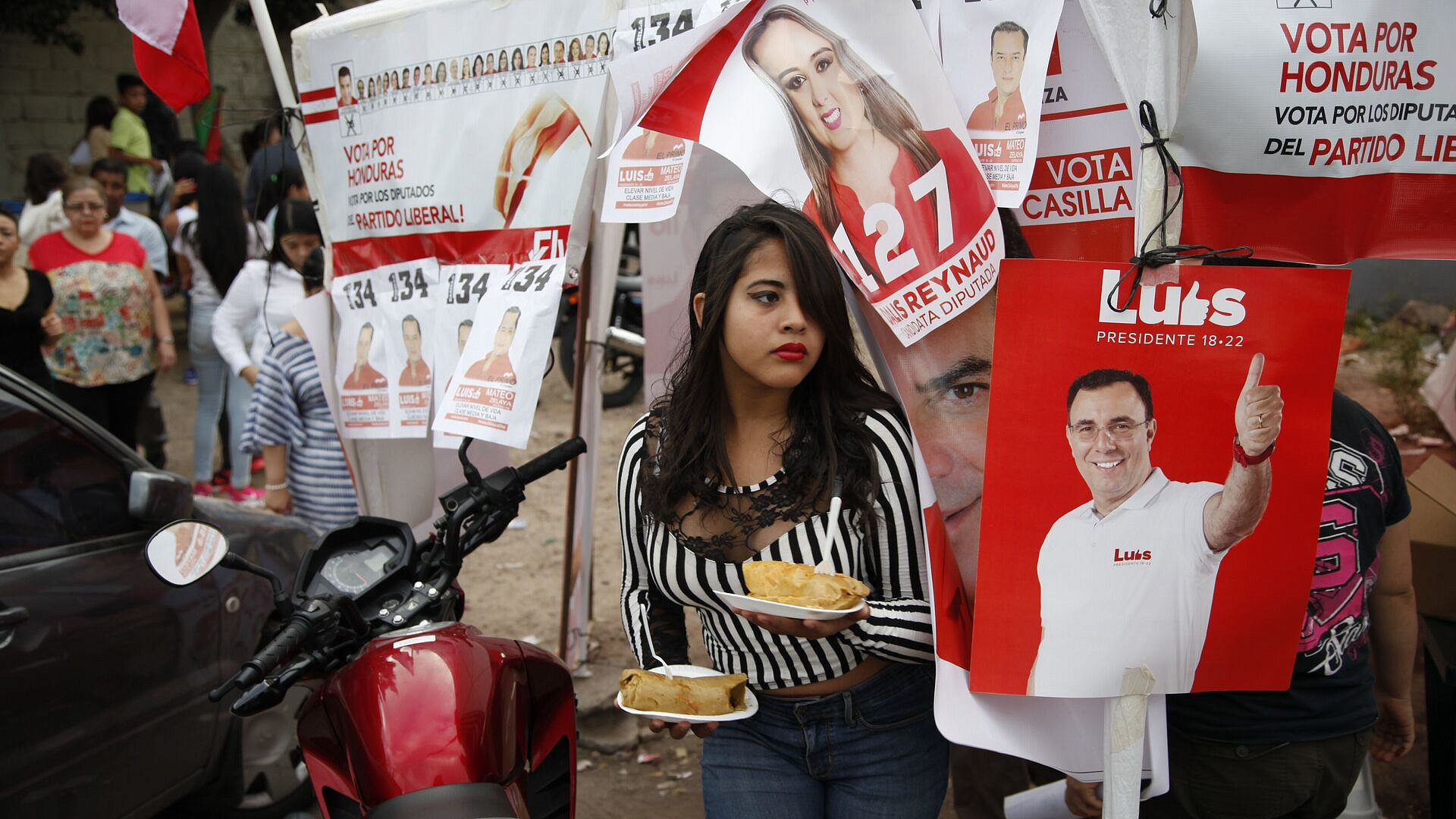 Прокуратура Гондураса обвинила экс-главу генштаба в убийстве