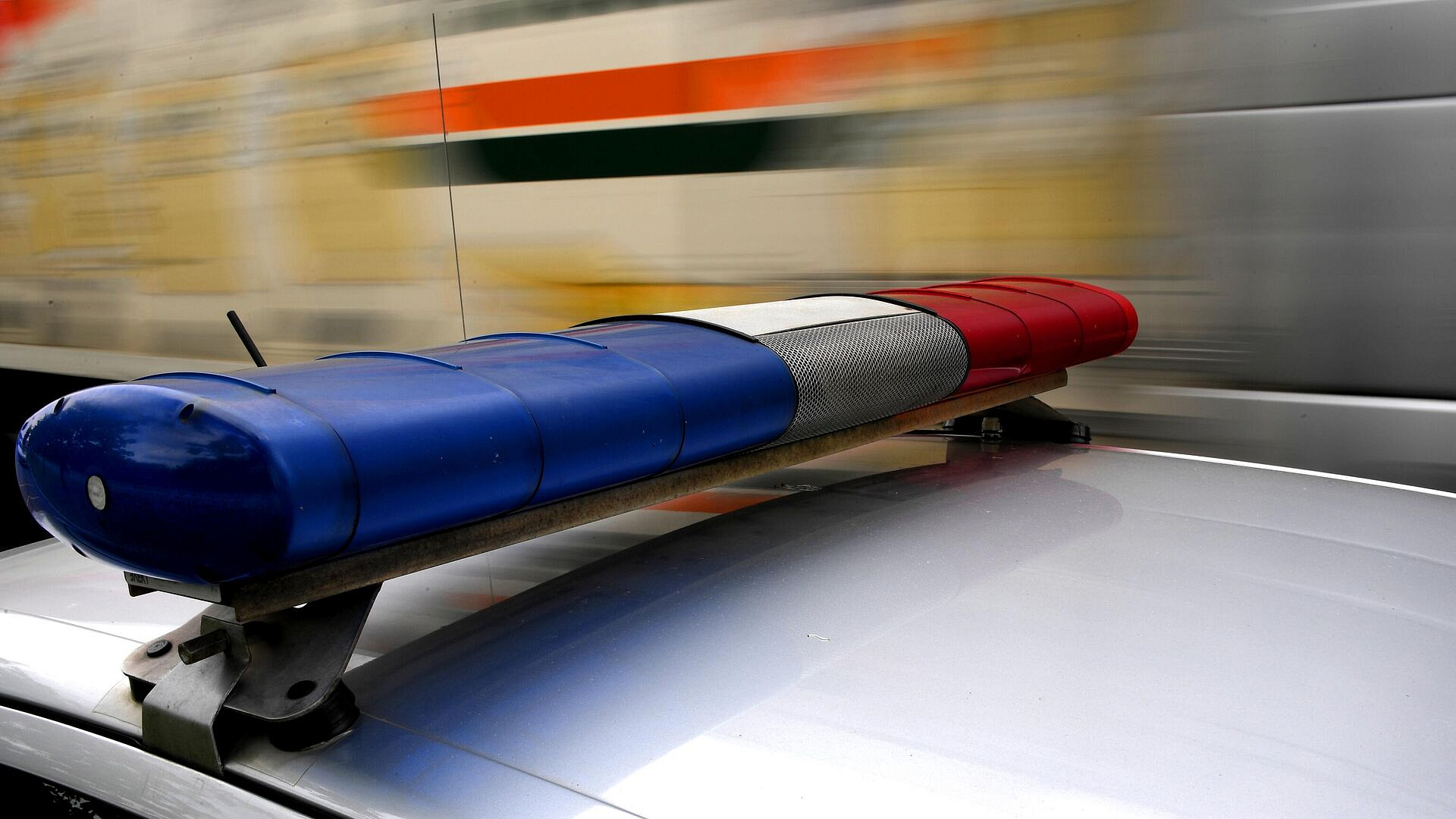 На внутренней стороне МКАД загорелась машина