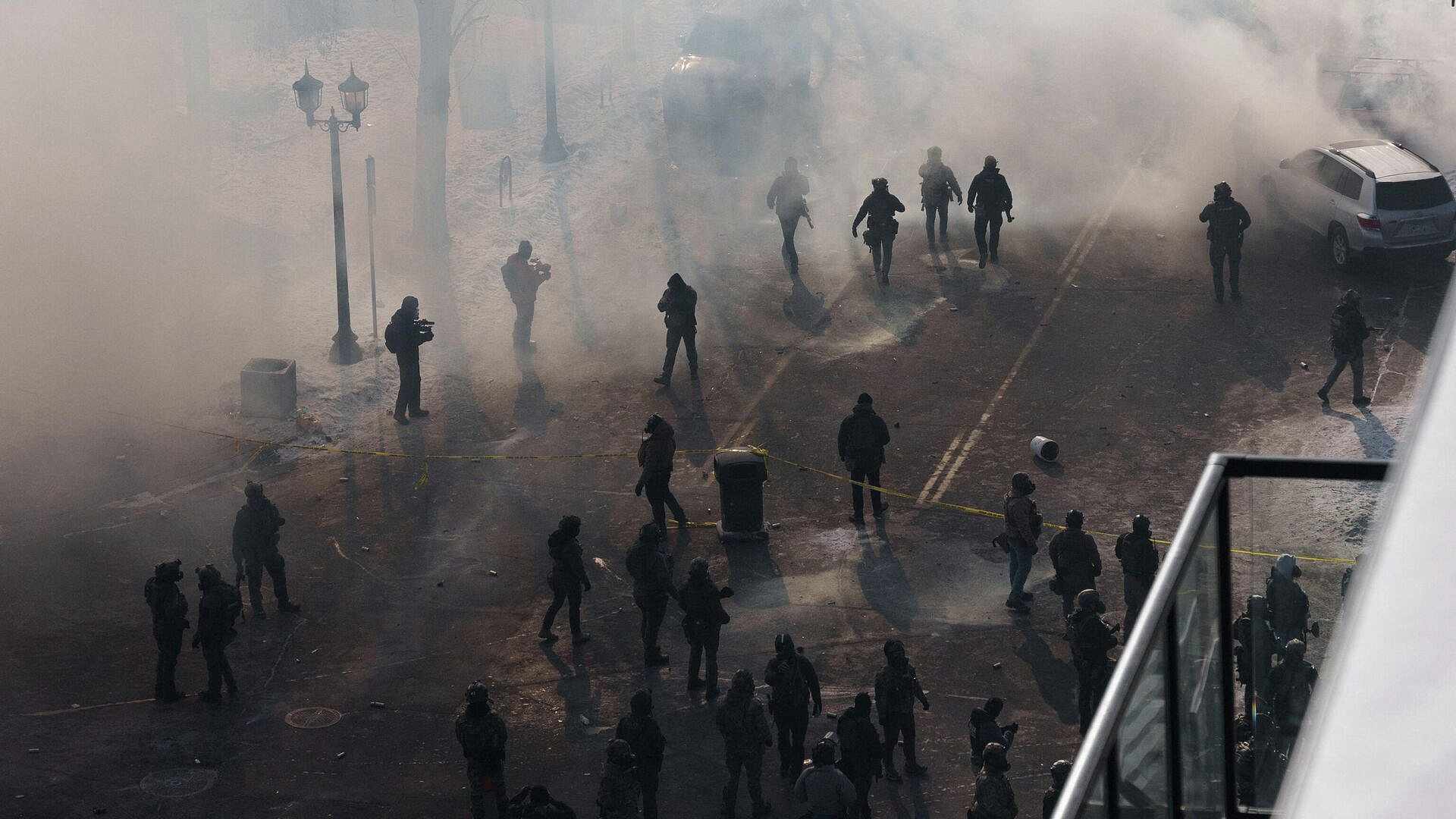 Мужчину, застреленного в Миннеаполисе, атаковали два офицера, передает CNN