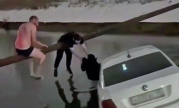 В Махачкале наградят мужчин, спасших женщину с ребенком из тонущей машины