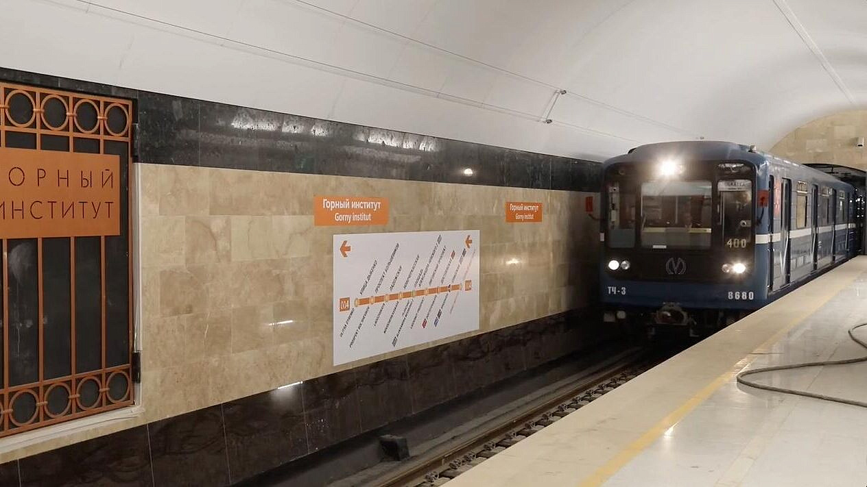 В Петербурге открылась новая станция метро В Петербурге открылась новая станция метро