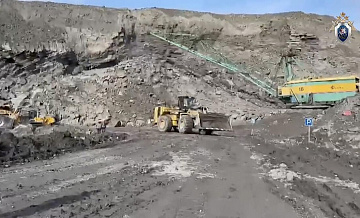 На разрезе Моховский в Кузбассе идет разбор горной массы