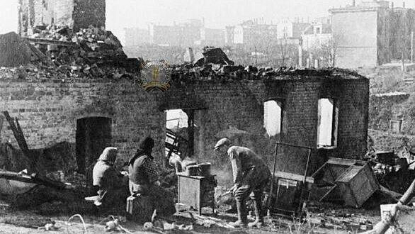Нацисты замуровали в стены более 20 человек в Мариуполе в 1941 году Нацисты замуровали в стены более 20 человек в Мариуполе в 1941 году