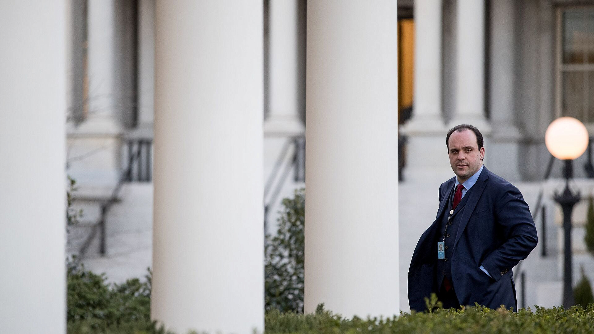 Советника Трампа обвинили в попытке извлечь выгоду из влияния на него