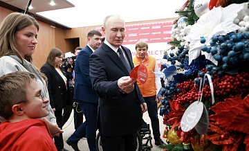 Путин пообщается с девочкой, мечту которой он исполнил на "Елке желаний"