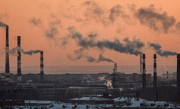 Скопление вредных веществ зафиксировали на Алтае из-за "черного неба"