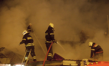 В Улан-Удэ локализовали пожар на складах