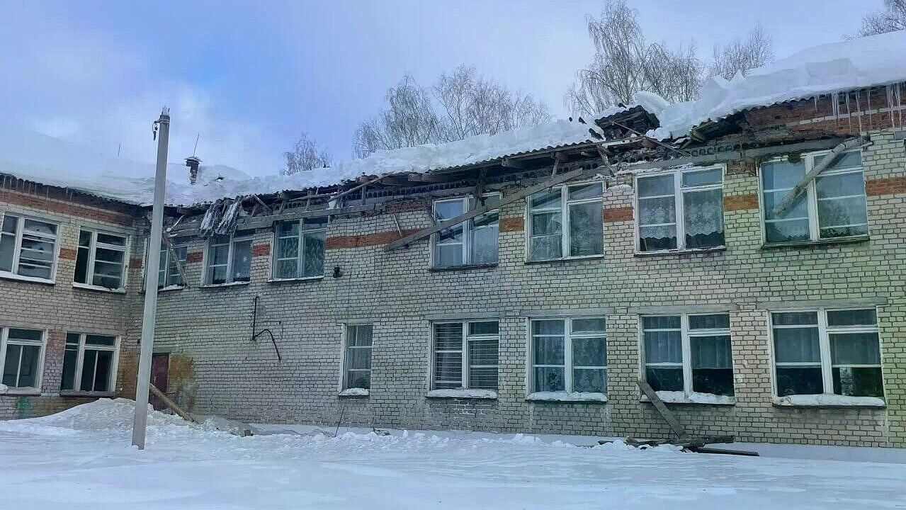 В Мордовии из-за снега частично обрушилась крыша школы