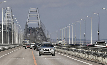 Перед въездом на Крымский мост скопилась очередь