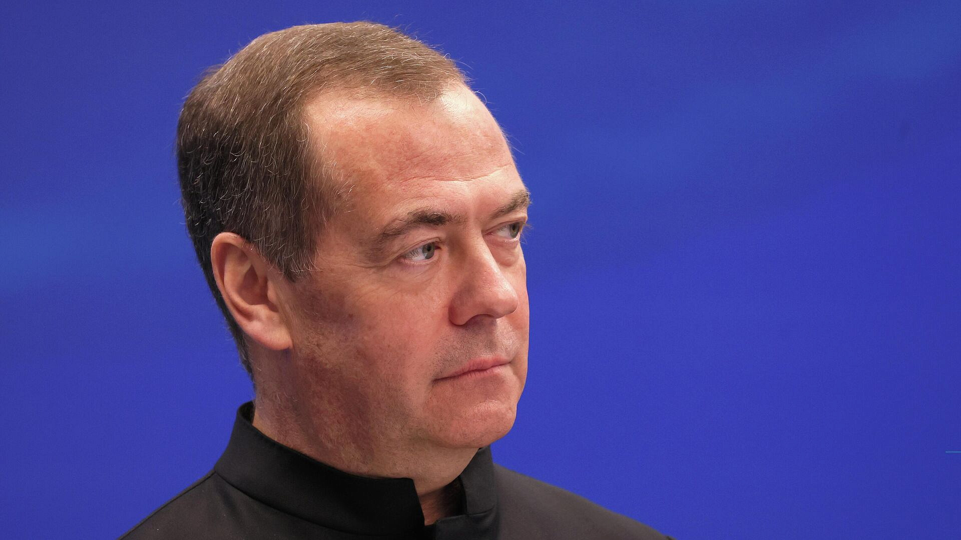 Готовить крупные проекты нужно даже в непростое время, заявил Медведев